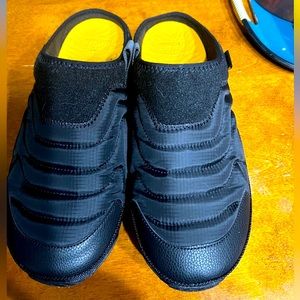 REEMBER TERRAIN Teva all gender slides